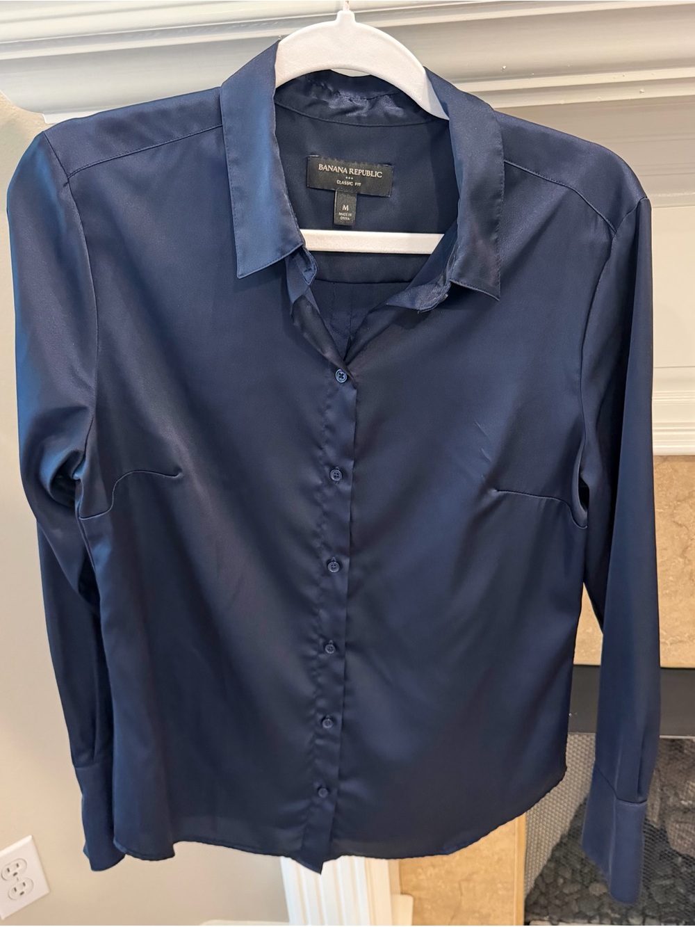 Five Blouses: 4 Banana Republic & 1 LOFT (medium and 1 large) - Picture 7 of 12